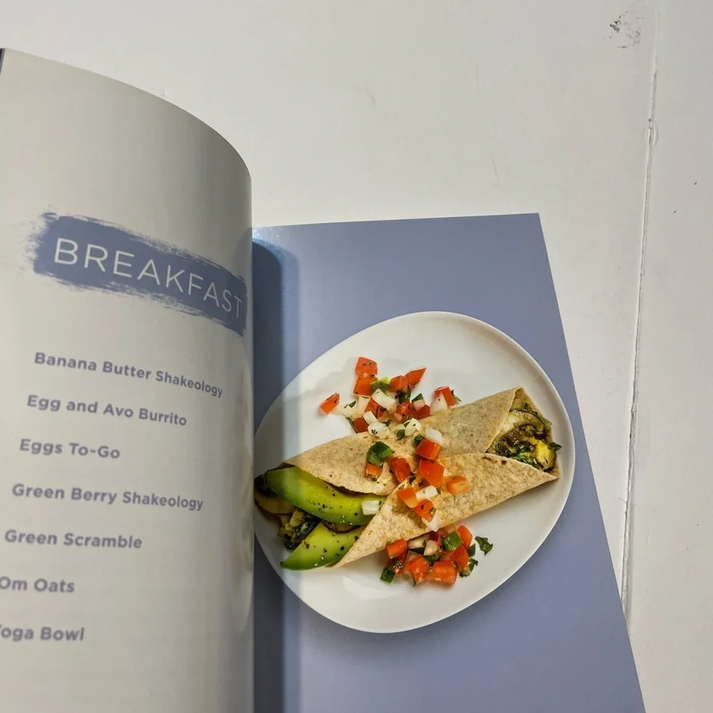 Clean Eats companion book to the 3 Week Yoga Retreat by Beach-body